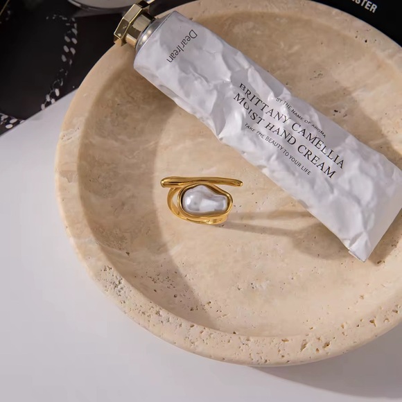 18K Gold Plated Chunky Pearl Ring - Picture 3 of 8